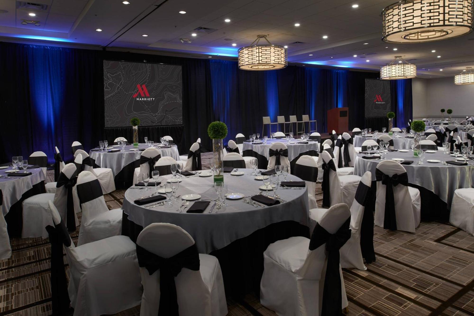 Marriott East Lansing At University Place Exterior photo